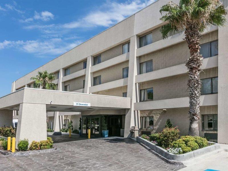 Baymont By Wyndham Arlington At Six Flags Dr Hotel Exterior photo