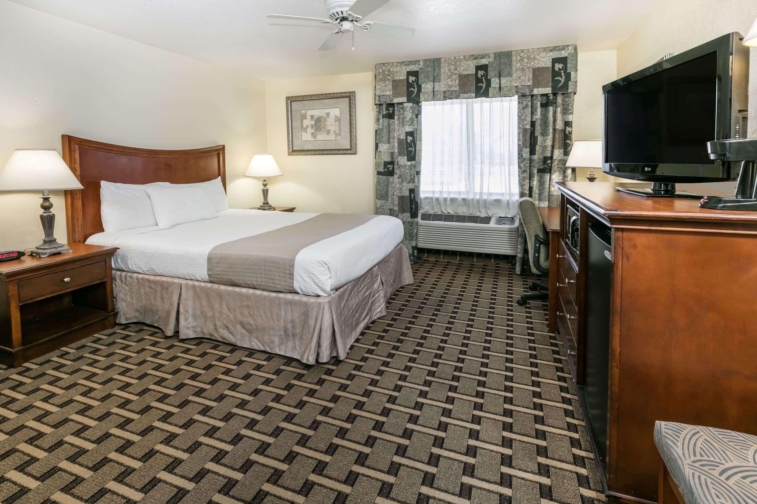 Baymont By Wyndham Arlington At Six Flags Dr Hotel Exterior photo
