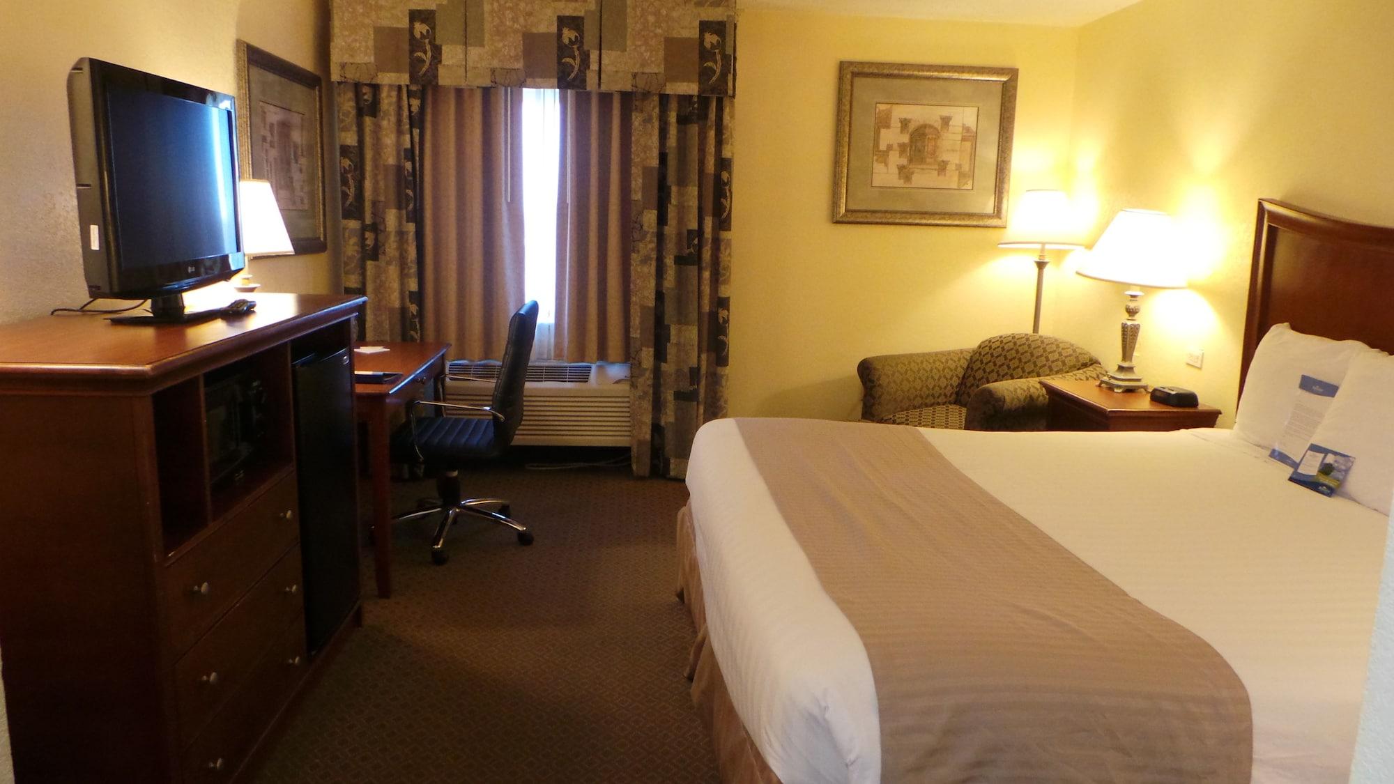 Baymont By Wyndham Arlington At Six Flags Dr Hotel Exterior photo